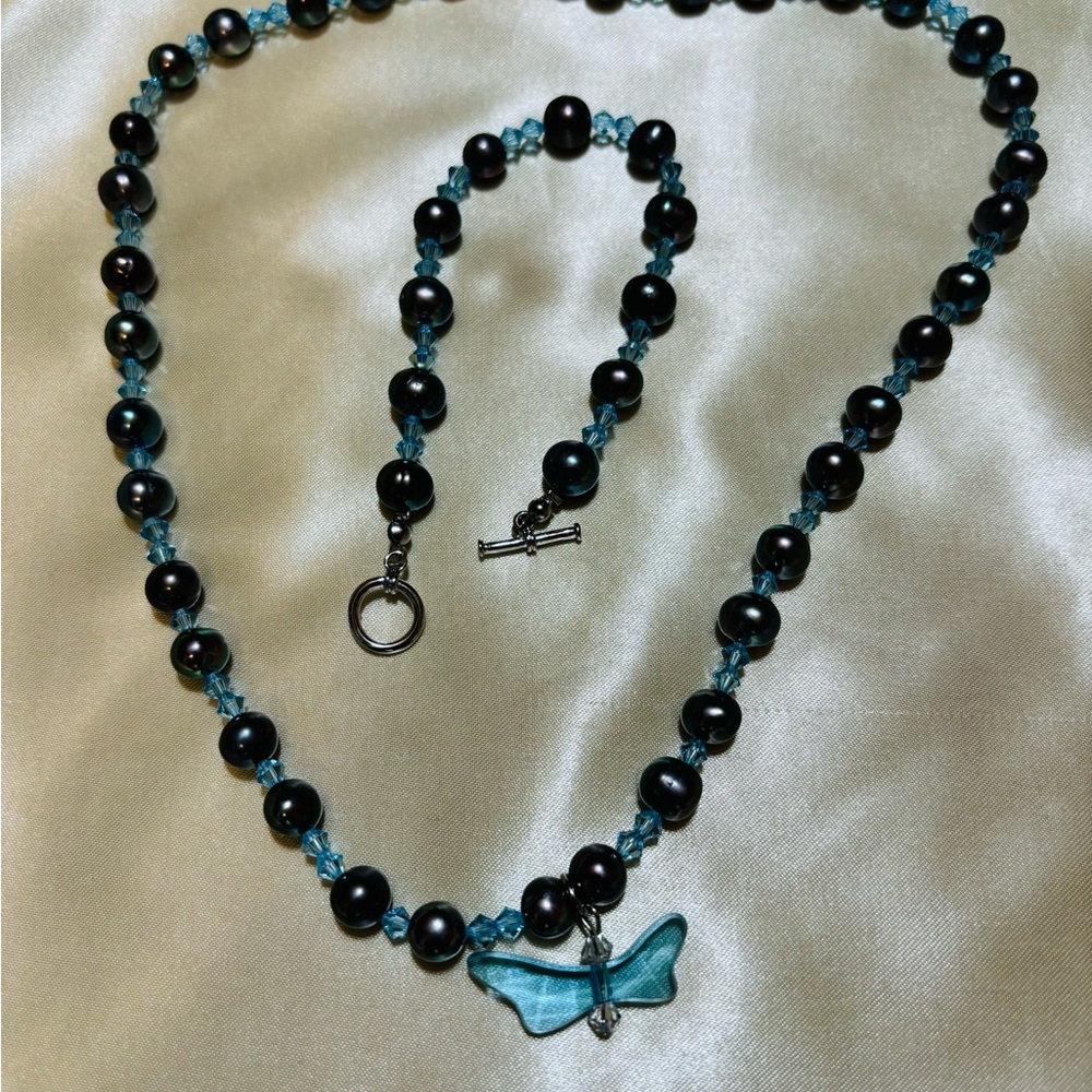 Set of freshwater pearls necklace with blue crystal butterfly pendant & bracelet